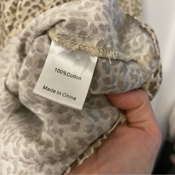 TUCKERNUCK Brannen Light Leopard Blouse Cotton Button Long Sleeve Print Pattern - Picture 11 of 15